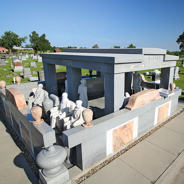 Davis Memorial, Hiawatha